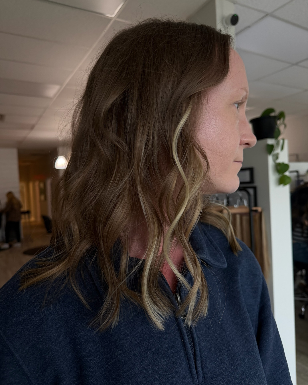 Shoulder Length Wavy Brown Hair with Blonde Highlights